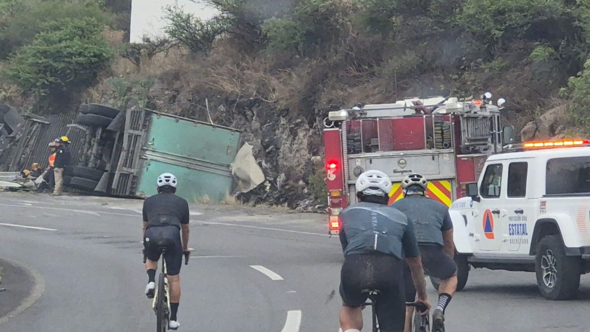 Fatal Volcadura en El Nabo Deja un Transportista Sin Vida